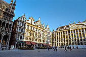 Bruxelles, Belgio - I palazzi della Grand Place, l'angolo Nord-Est con la Casa della Gilda dei Sarti e il Palazzo dei Duchi di Brabante.